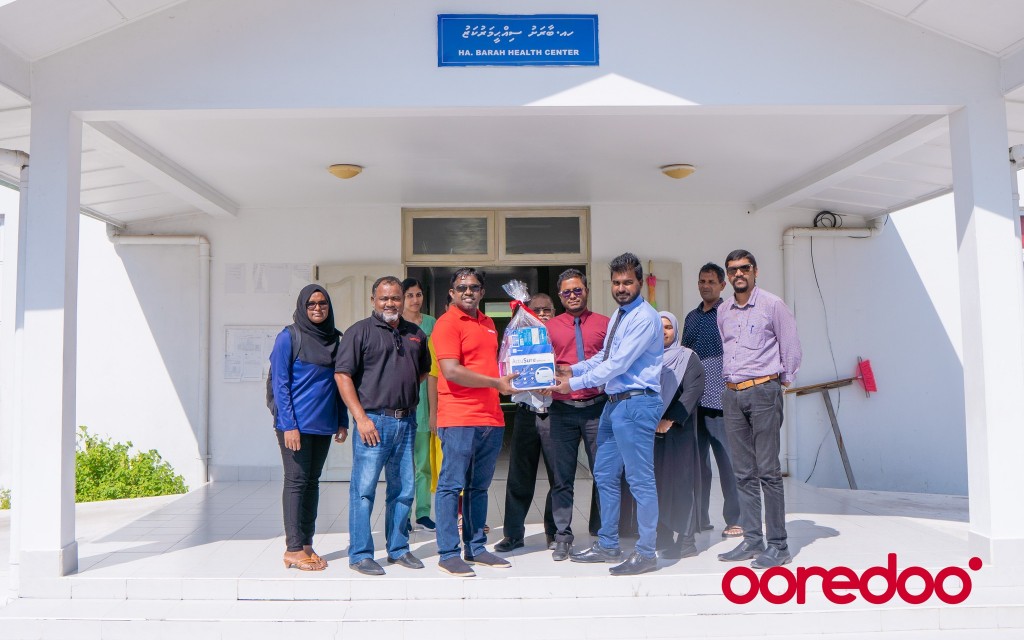 Ooredoo in ithuru 3 rashehge sihhee marukazah Health kit hadhiyaa koffi
