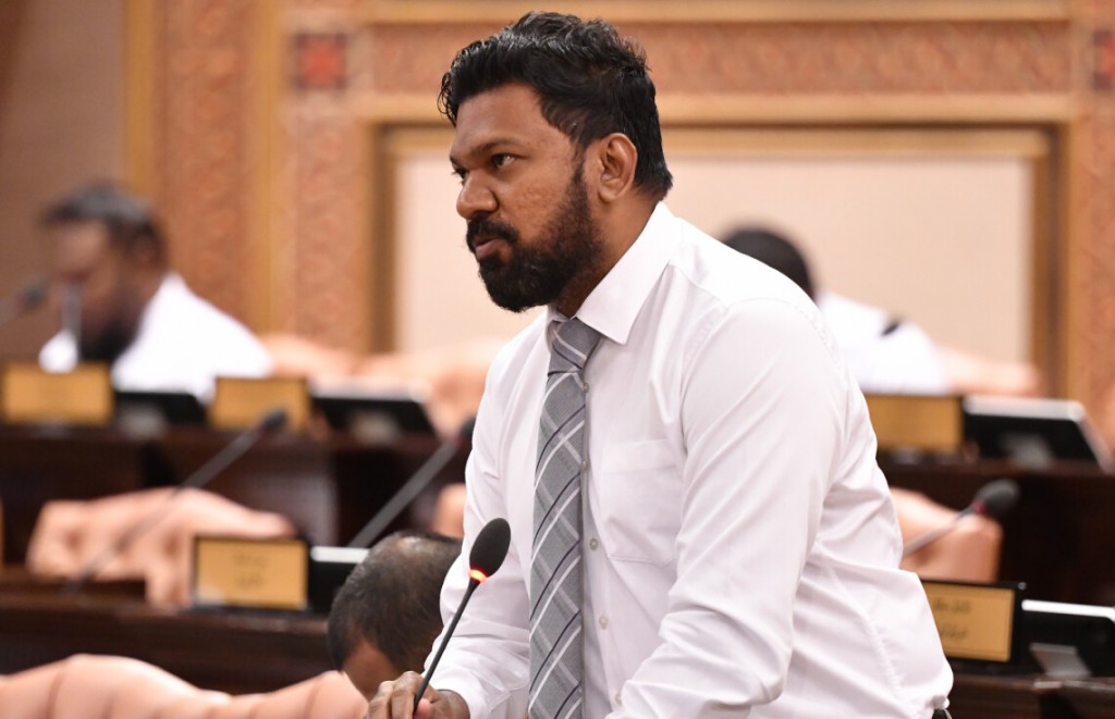 Raees ah thaaedhu nukuravvaa vazeerun ge no confidence nagai vaki kuran jehey: Raaee