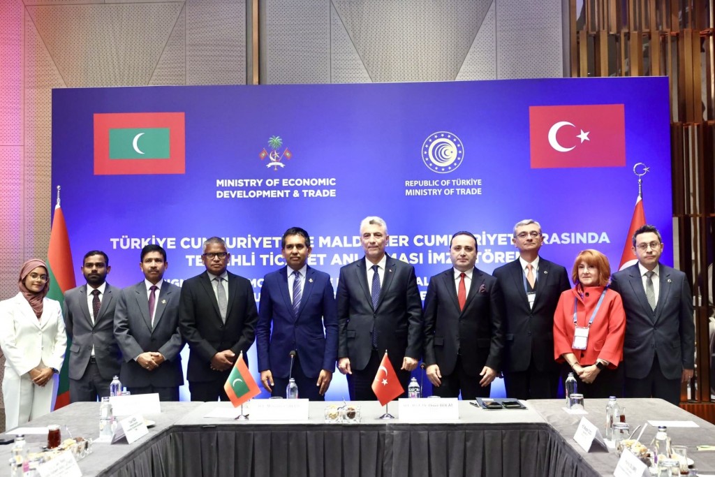Raajje aai Turkey aa dhemedhu minivan viyafaareege ehbasvumehgai soi koffi