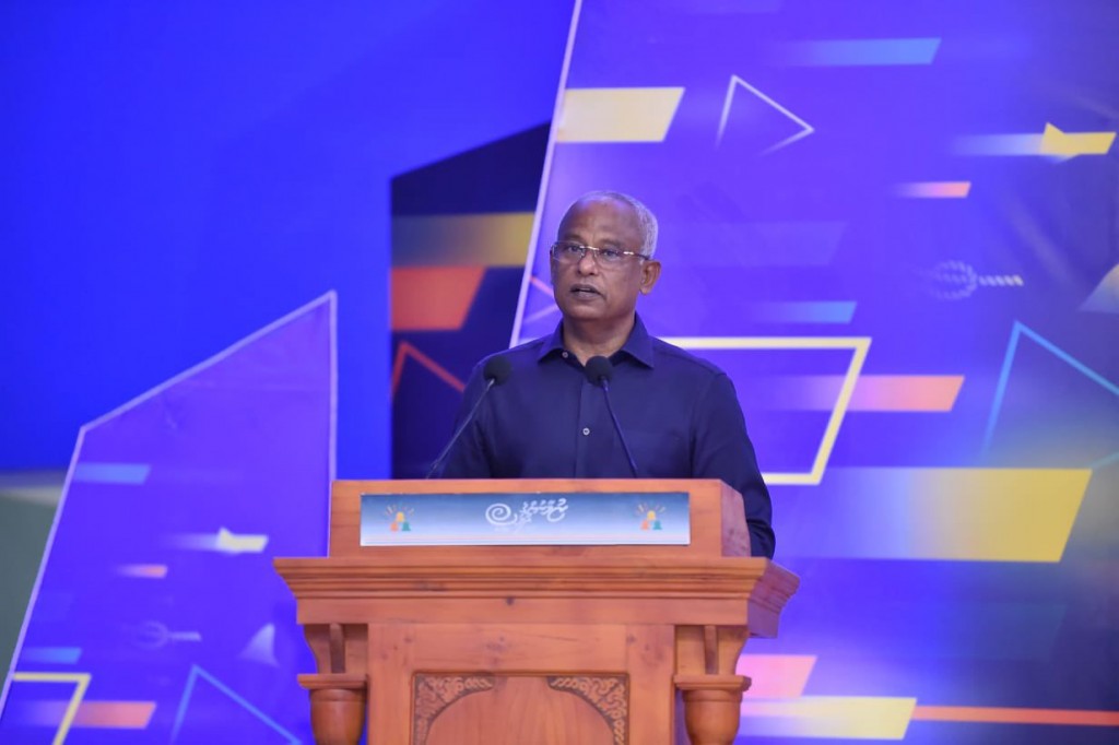 Raees, zuvaanunnah: Hayaathuge kurimagu baajjaveri kureveynee zuvaan umurugai alhaa bingaa seedhaa kuri minvarakun