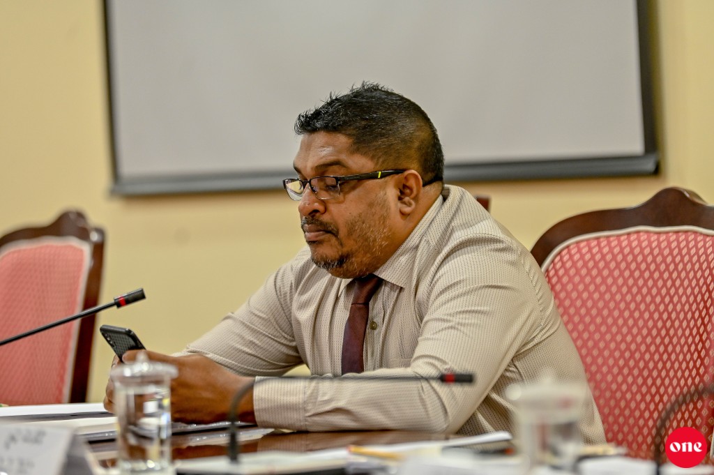 Nilandhoo narudhamaa nizaamaa behey timeline eh 2 mas therey ekulavaalan jeheyne kamah majilis in faaskoffi