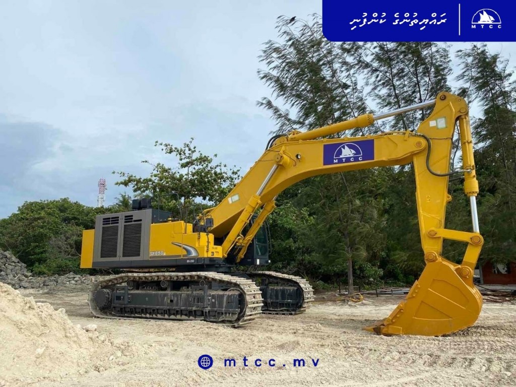 Rasmaadhoo bandharu tharahgee kurumuge mashroou ah MTCC ge fleet ge enme bodu excavator erashah