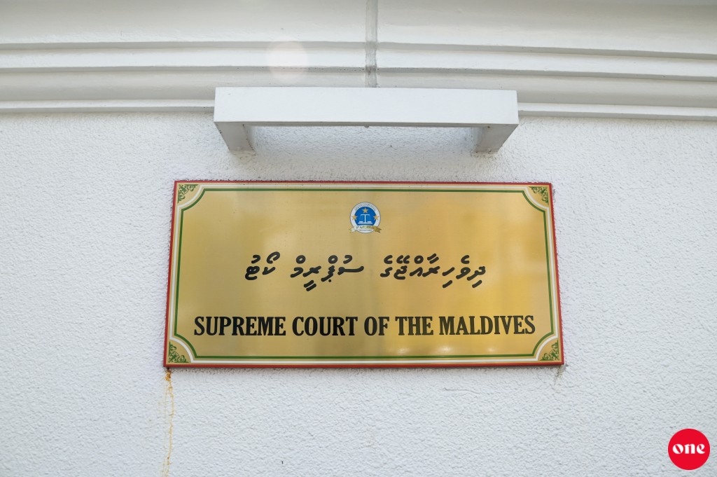 Umuru badhalu kuraan usoolu baathilu kohfi