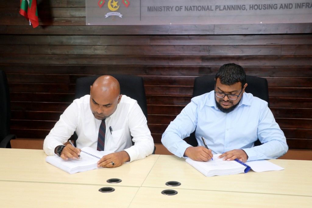Hithadhoo gai imaaraaiy kuraa 200 housing unit ge masahkaiy bayakaa havaalu koffi