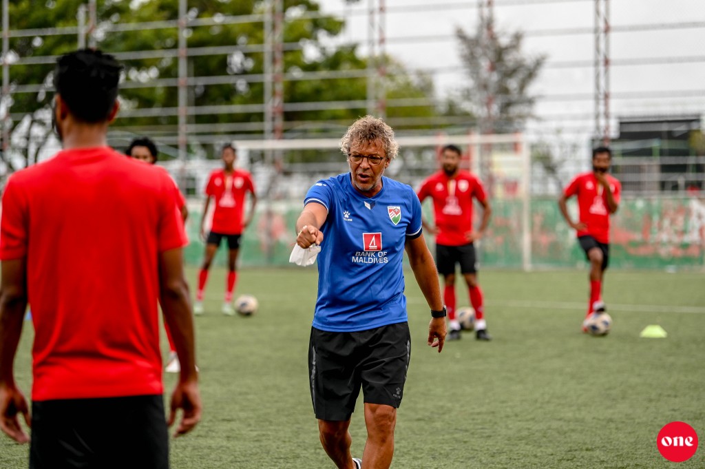 Gaumee coach ge visnun natheejaa ahvure bodah rangalhu football akah