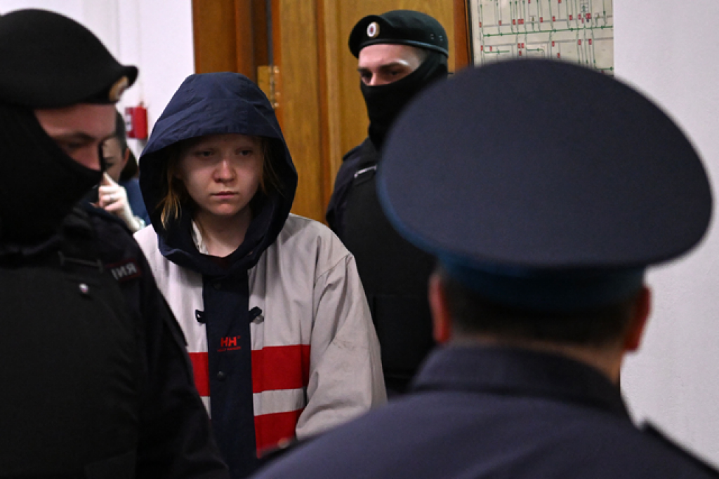 Russia gai bomb eh deliver kuri meehaku 27 aharah jalah