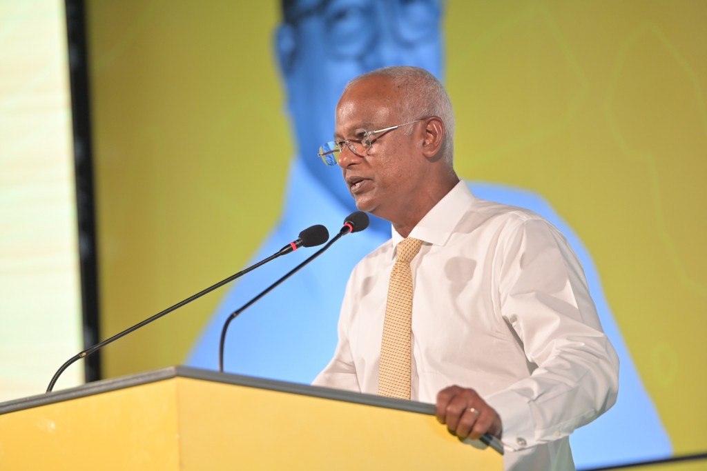 Alhuganduge siyaasathuthakaa hamahama kurevey varuge siyaasatheh hushahelhey candidate eh nuhunnaane: Raees