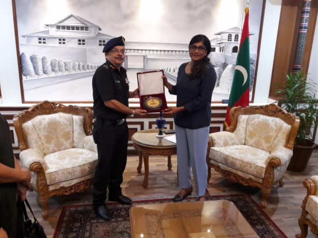 Uthuru thilafalhu ehbasvumumge baeh mauloomaathu thah dheyn ninmaifi