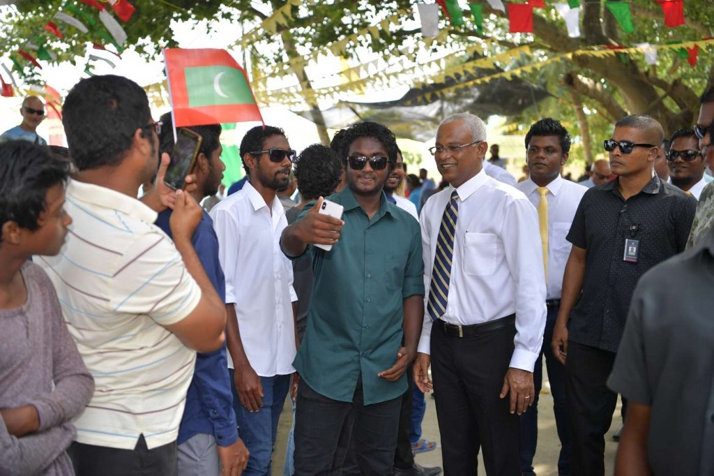 Gaumuge musthagbalu ninmumugai zuvaanunge bas himananjehey: Raees