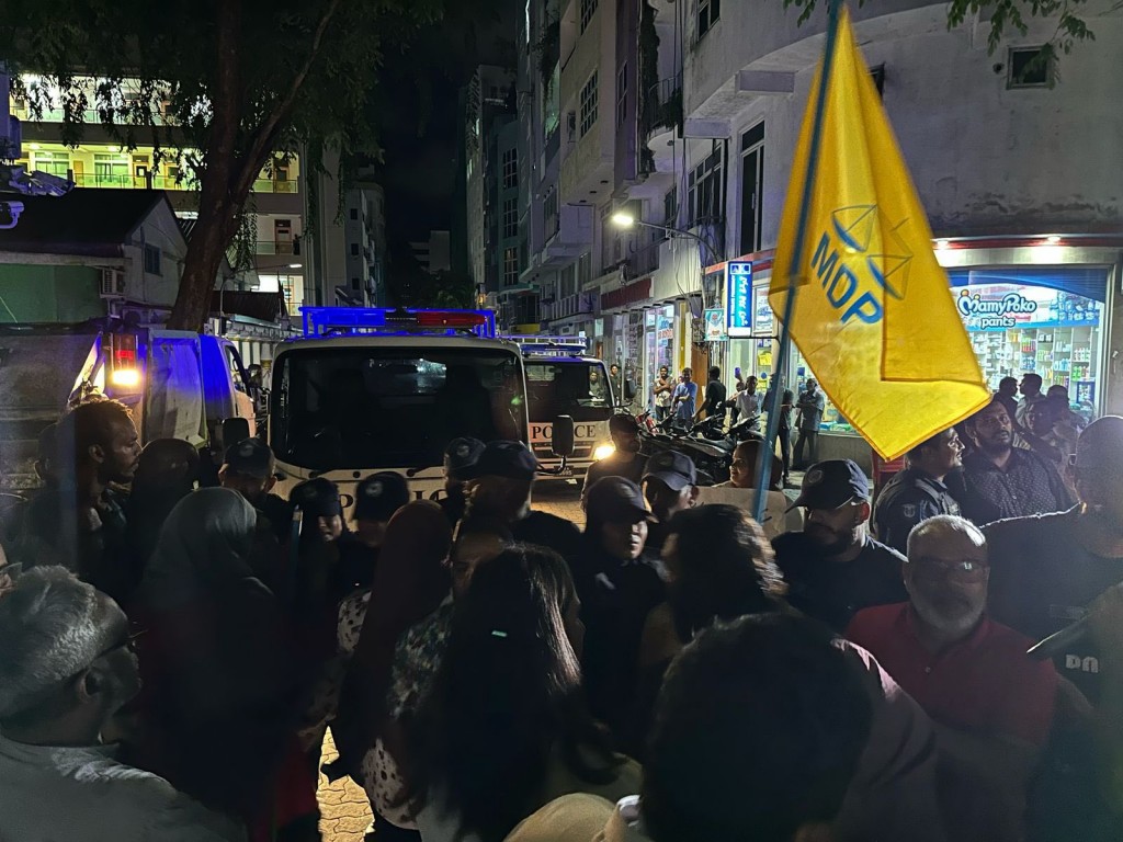 Kudakudhinge karaamaathah unikan anna gothah vaahaka dhekkumakee hiyaalu faalhu kurumuge haggeh noon: HRCM
