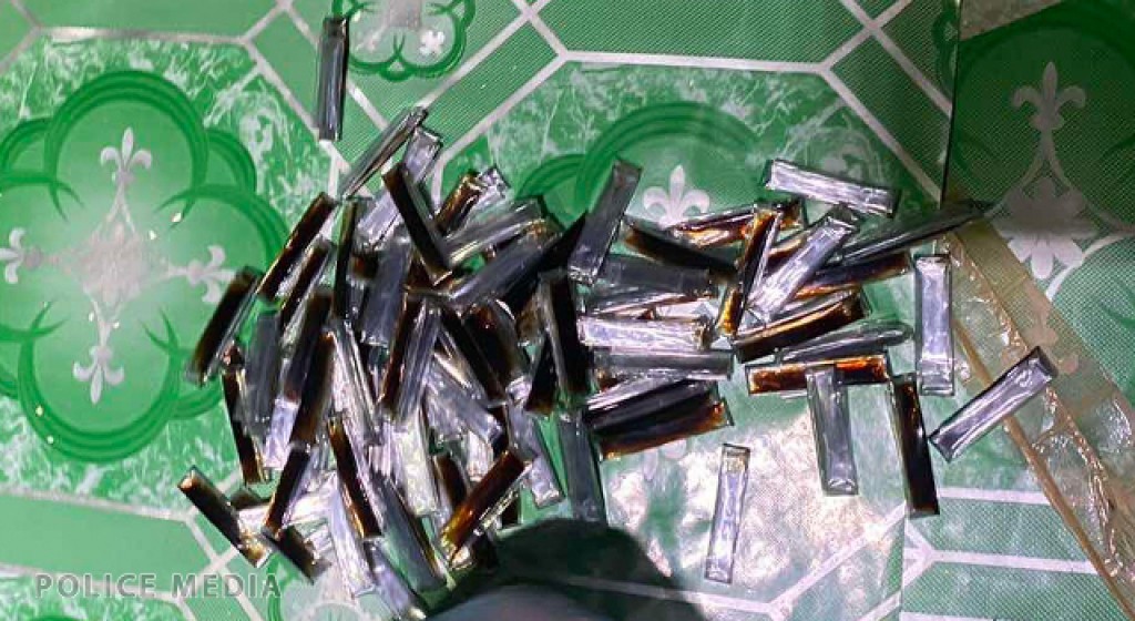 Two arrested with drugs from Kaashidhoo and Rasgatheem