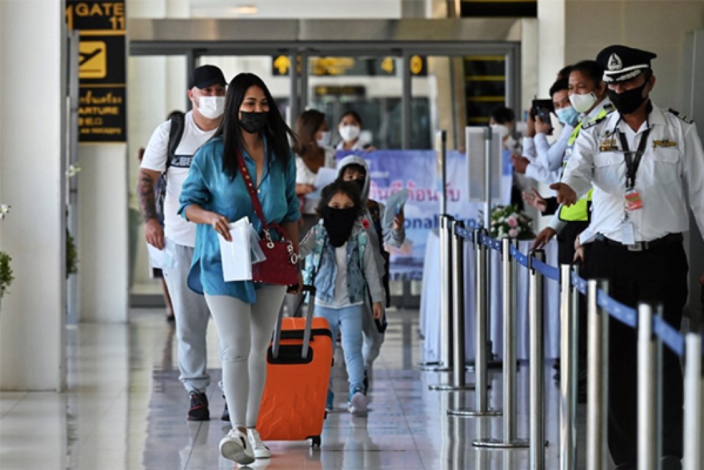 Thailand reinstates mandatory COVID-19 quarantine, scraps waiver programme