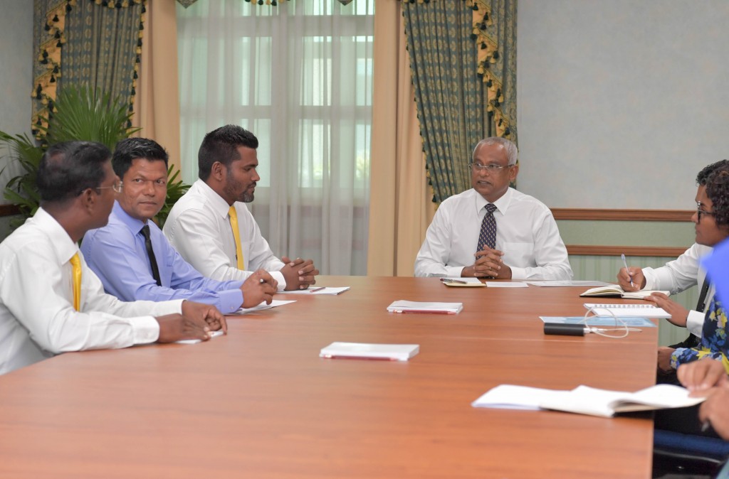 President meets Hithaadhoo council members