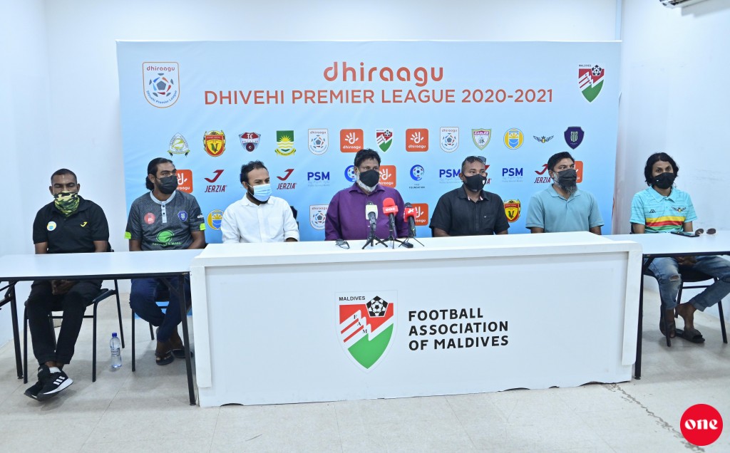 #OnePhoto : Raajje ge football team thakun beyhvvi noosveringe bahdhaluvun