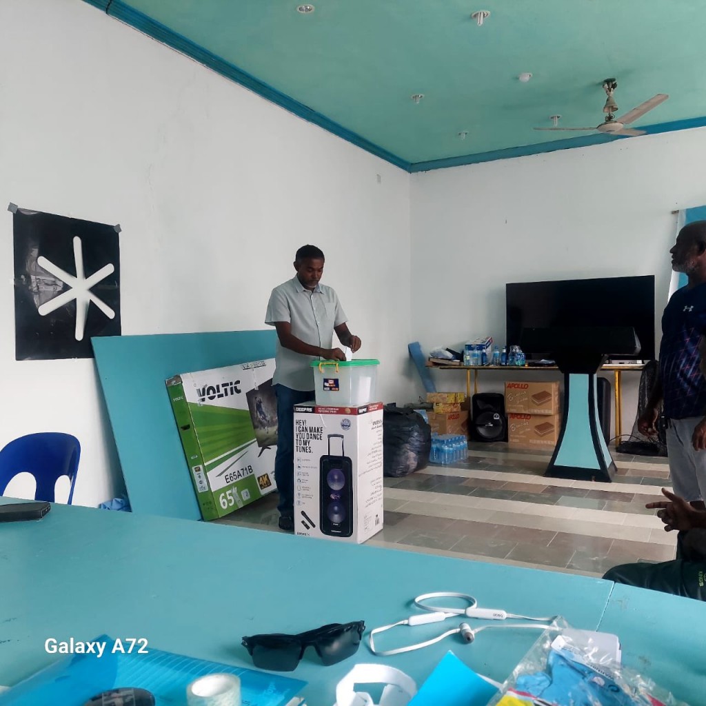 The Democrats ge ethereyge furathama inthihaabuge vote lun kuriah ebadhey