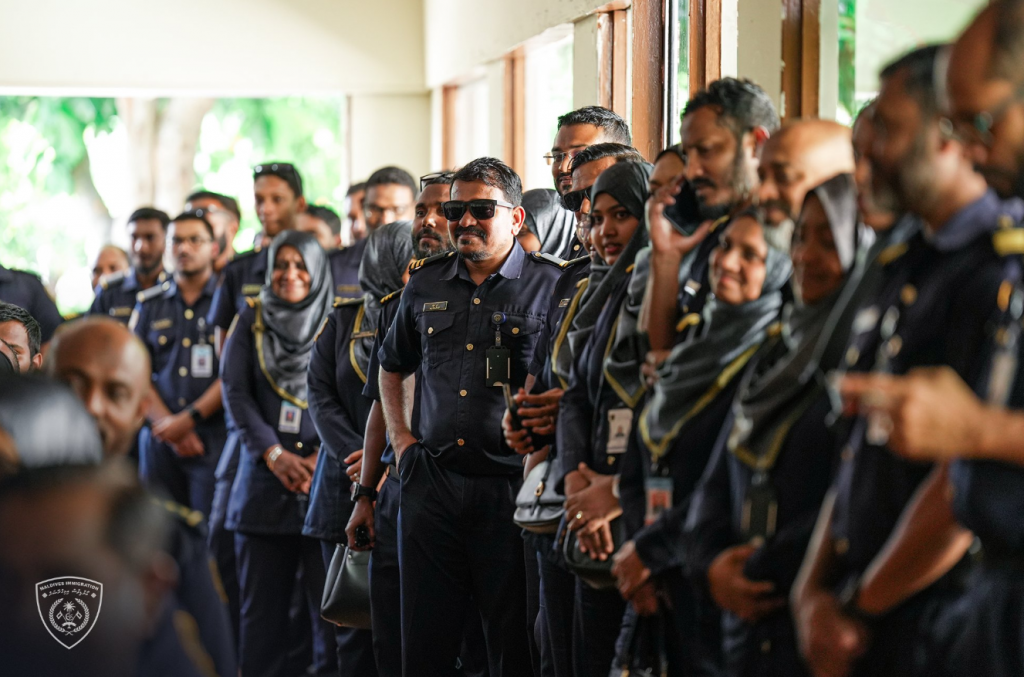 Gavaaidhaa hilaafah ulhey bidheyseen hoadhan Immigration in bodu harakaatheh, 211 officers baiverivey