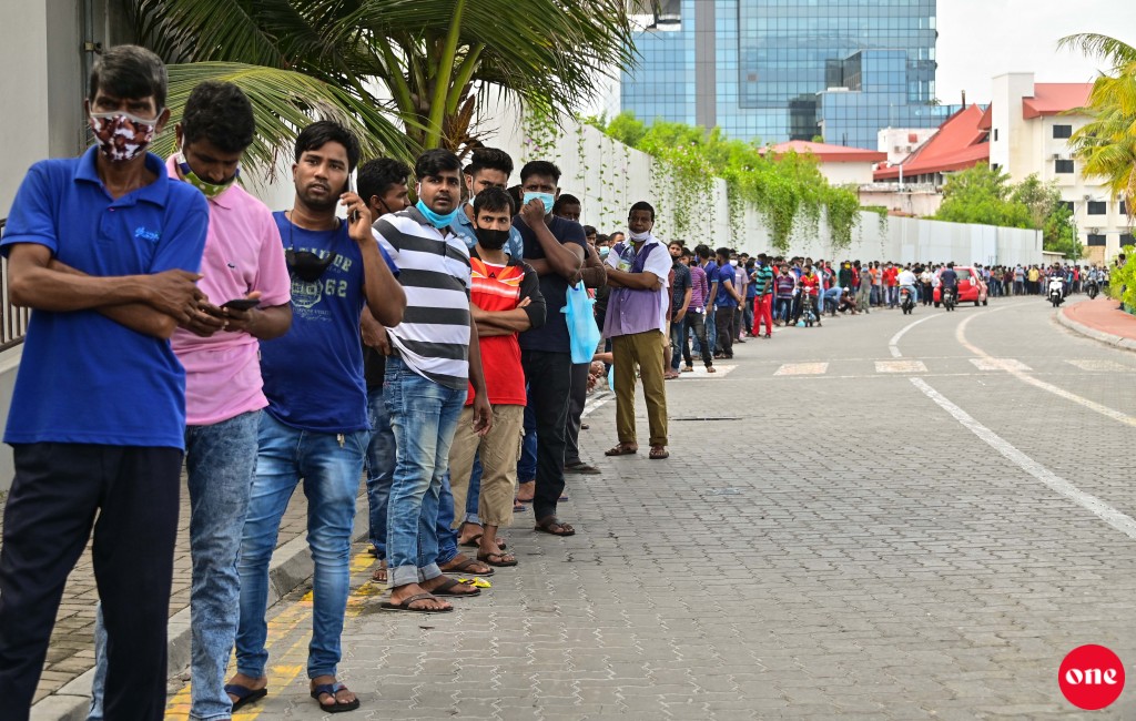 #OnePhoto : Vaccine queue