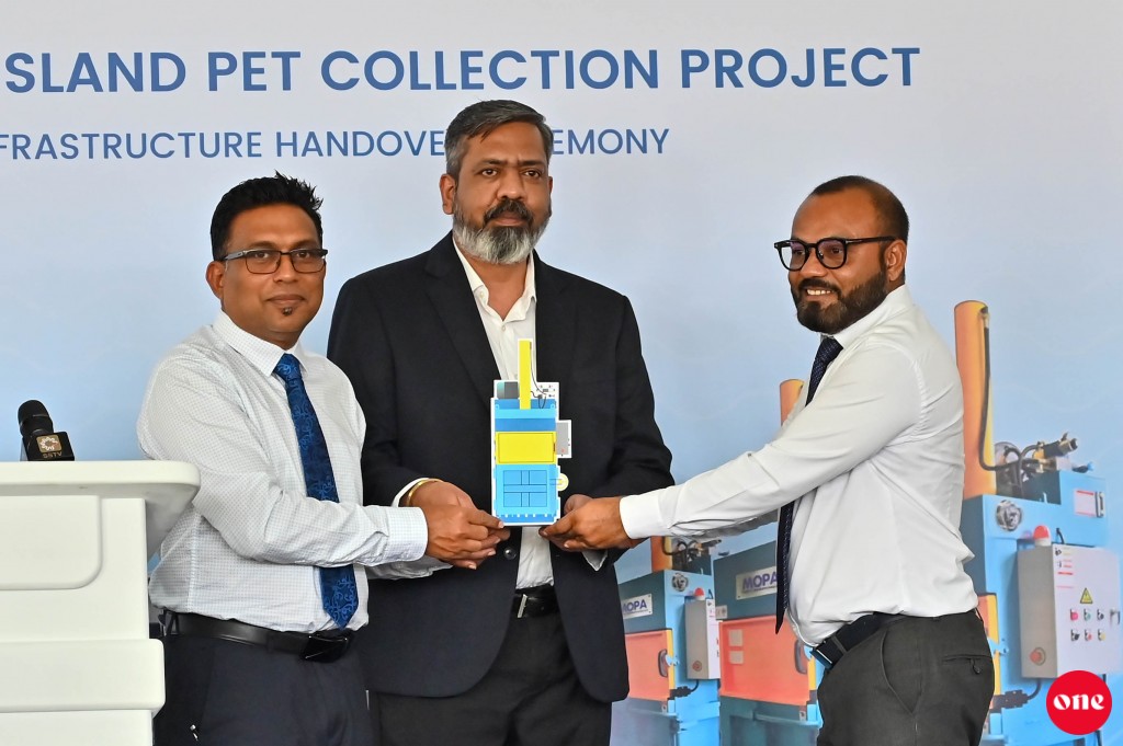 One Photo: MOPA in WAMCO ah plastic recycle kuran beynunkuraa vaseelaiy hadhiyaa kurun