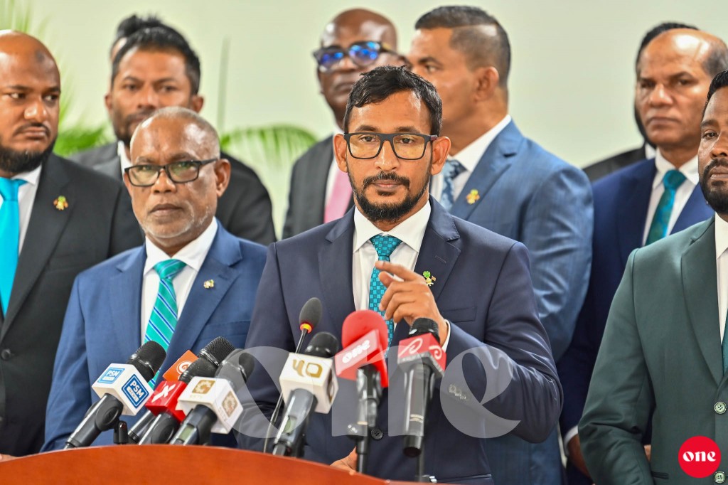 Yameen ah Falah ge inzaaru: dhaulathah khiyaanaatherivefai salaamai veveyne kamah heenukuraathi!