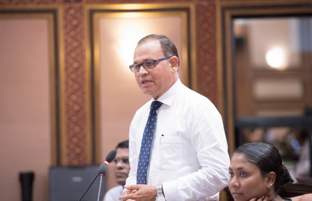 JSC akee Raees Solih aai Raees Nasheed ge ''puppet eh'', anna sarukaarakun badhalu hifaane: Adam Shareef