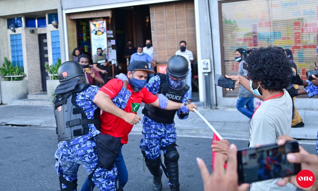 Muzaaharaage therein fuluhunge belumuge dhashah gendhiya meehun joorimanaa kurumahfahu dhookohlaifi