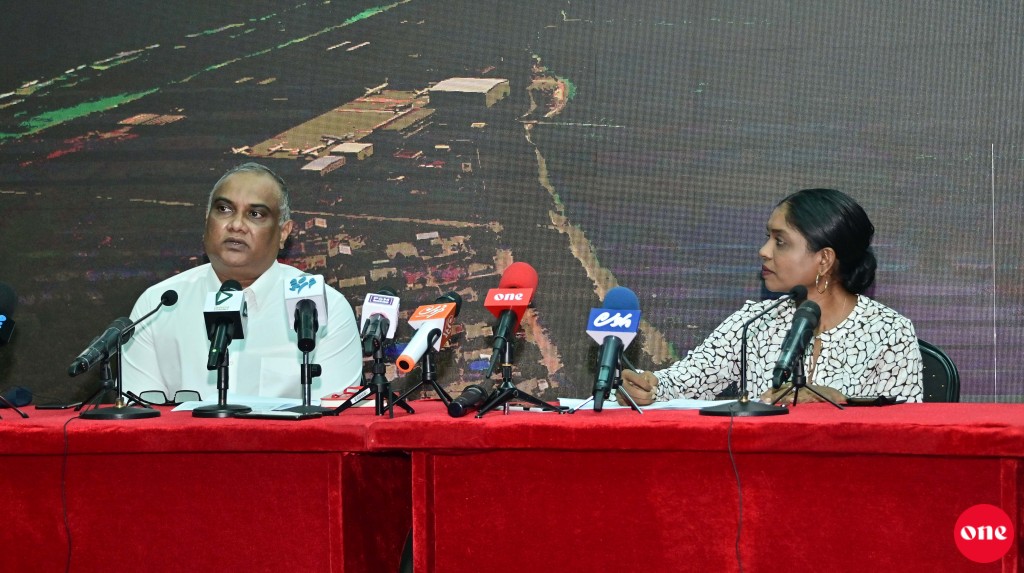 Dhathuruverinnaai falhuveringe salaamathah buroo araafadha kameh faahaga vehjje nama thahugeegu kuraanan: Maldivian
