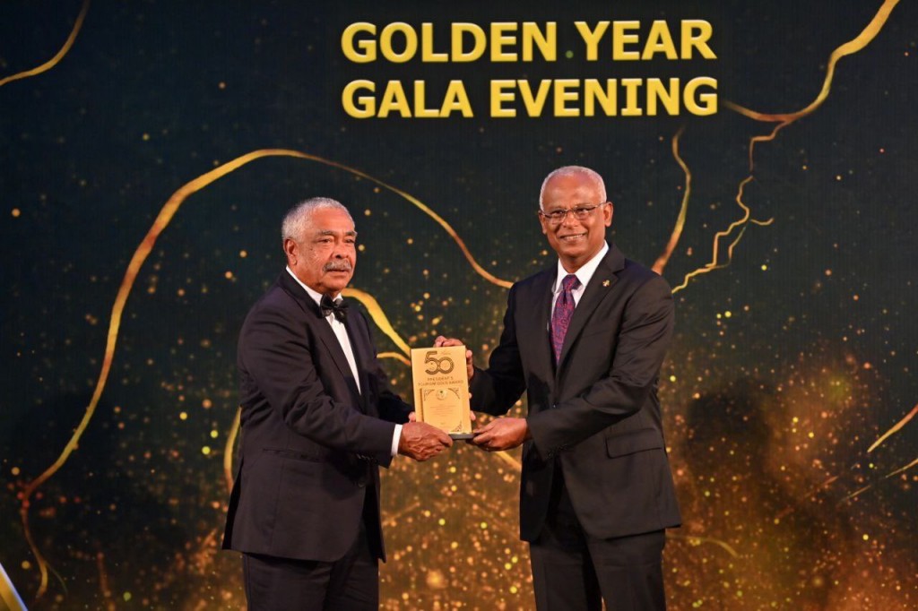 Fathuruverikamuge baaneen aai Nasheed, Nasir adhi Maumoon ah sarukaarun award