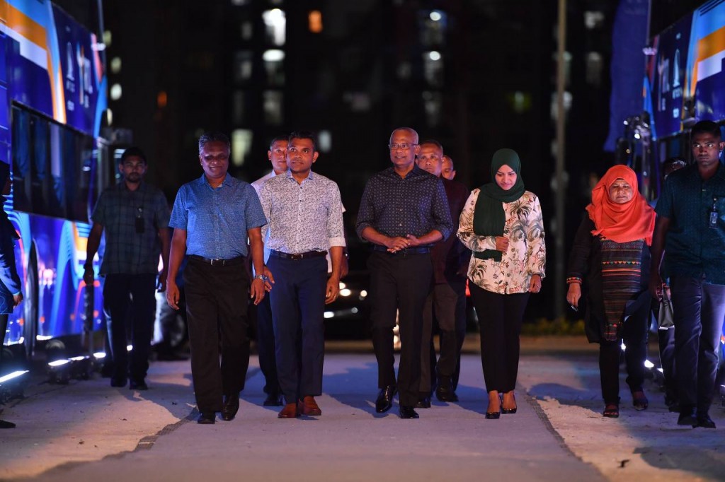 Addu, Fuvahmulak adhi Laamuge rayyithun ah anna mahu aa bus thakeh ge hidhumaiy libeyne: Azim