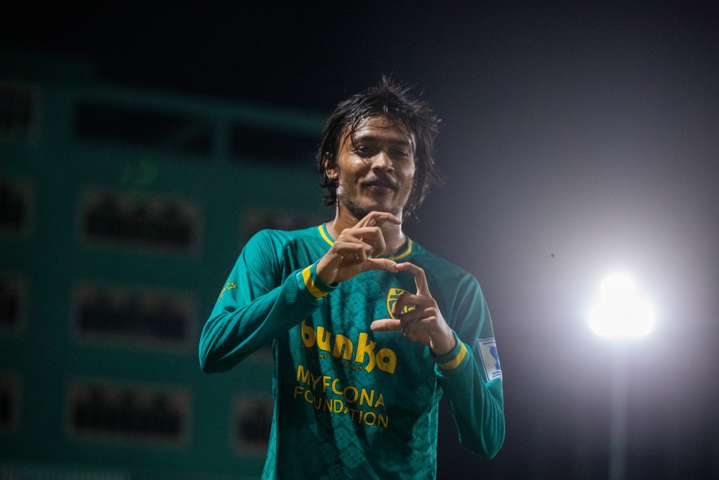 Vaadhoo aai Eydhafusheege ithurun  Maafannaai Kudahuvadhoo ves quarter yageen koffi