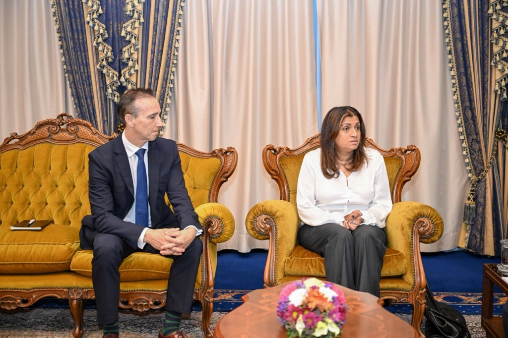 Development bank ge CEO aai Chairperson akah beyruge 2 thajurubaakaarun