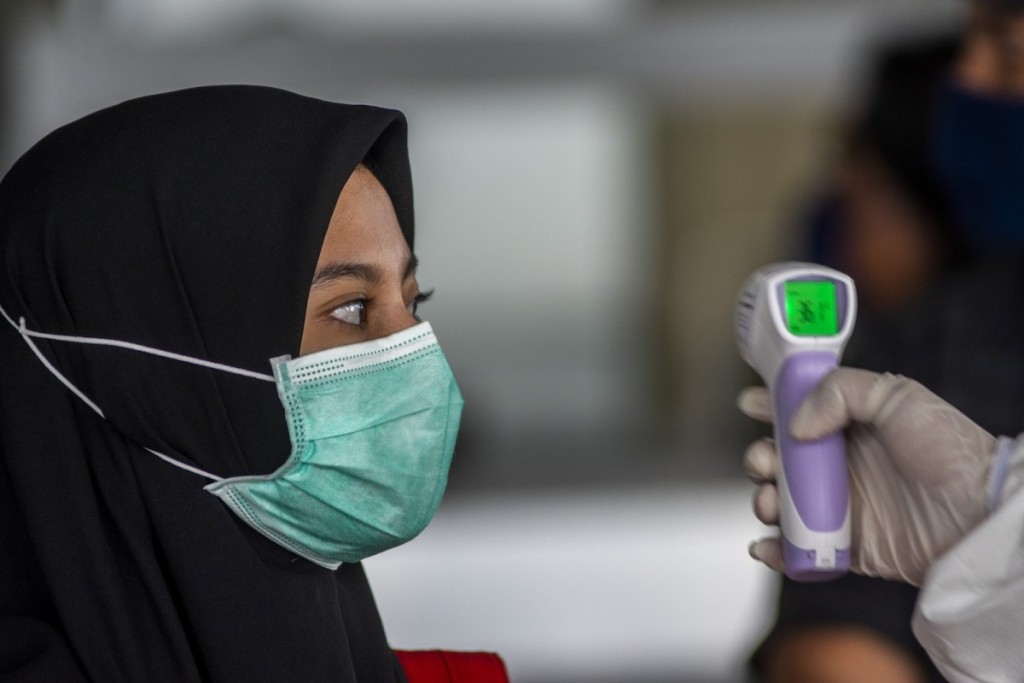 Covid case thah ithuruve Jakarta anehkkaaves Lockdown kuranee