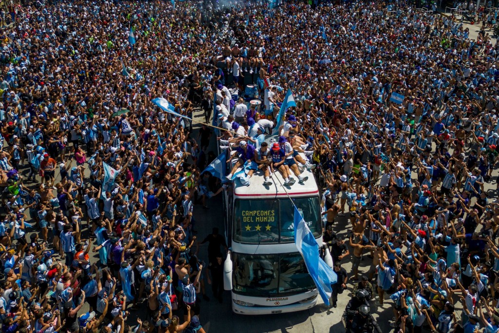 Argentinage thareekhugaives enme bodu ufaafaalhukurun, meehun ginave kulhuntherin ufulan jehunee Helicopter gai