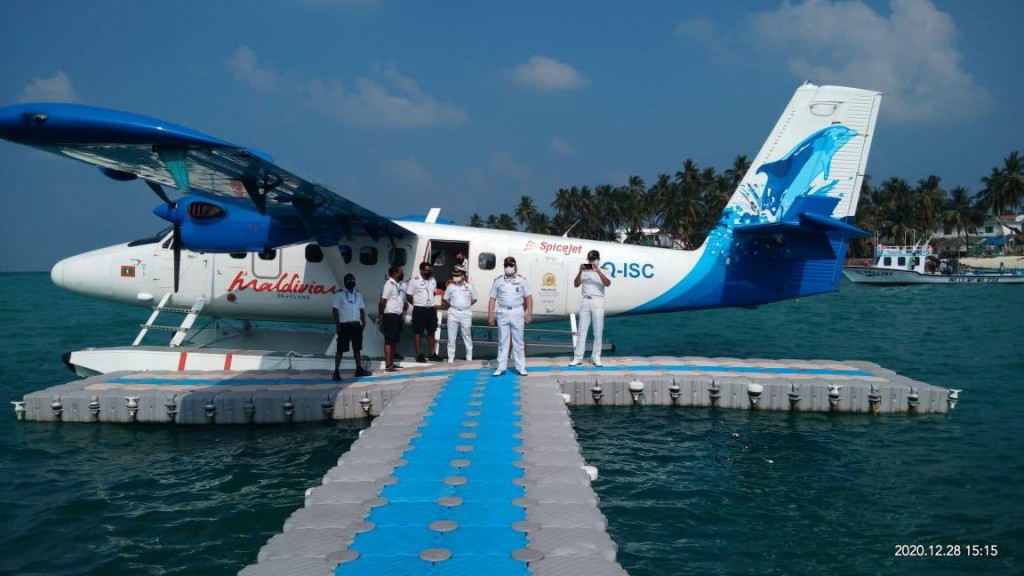 Maldivian ge seaplane pilot innge ihuthijaaju huttaalaifi