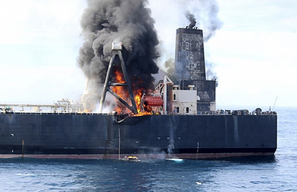 Oil leaks from burning oil tanker near Sri Lanka