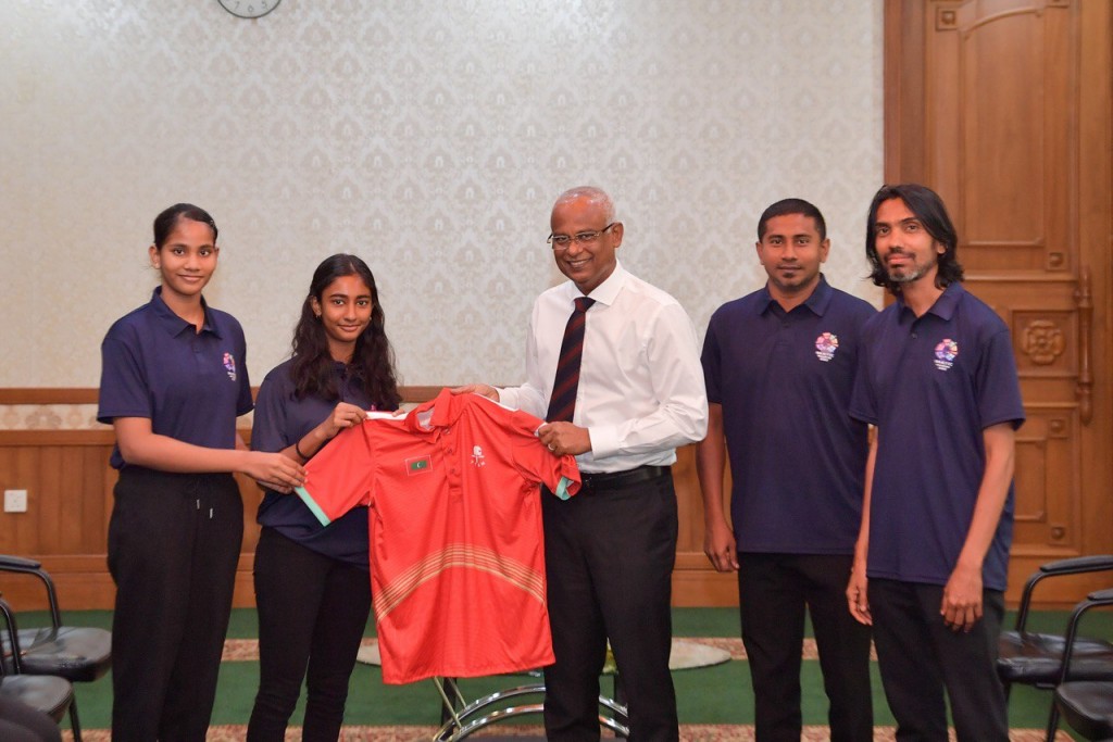 Mubaraathu gai vaadhakuraa TT team ah Raees hivvaru dhevvai, haassa jersey ifthithaahu kohdhevvaifi