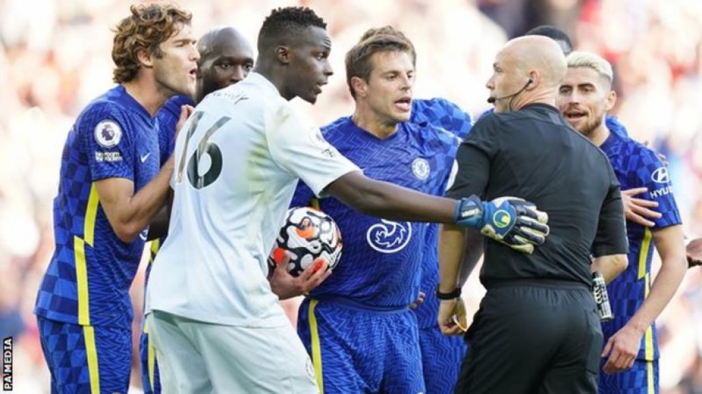 Raiyy card akaa ekuves Chelsea in Liverpool hifahattaifi