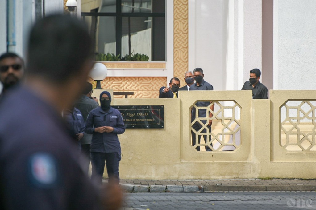 Majilis ge vakivaki menbarunge kankan raid kurumah fuluhunge kudhin kolheh dhanee masahkkai kuramun: Majilis Raees