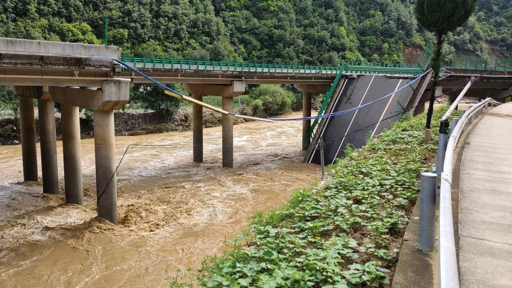 China gai bridge eh vehtti 12 meehaku maruvehjje