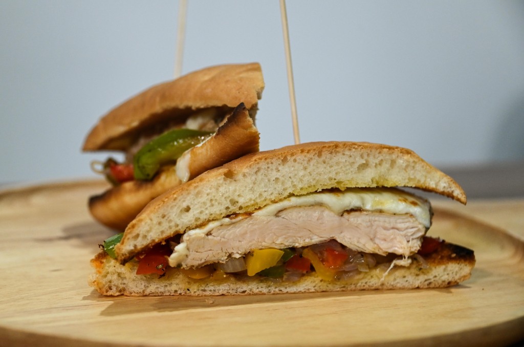 One Kitchen: Berry Brainstorm adhi Mediterranian Chicken Sanwich Recipe