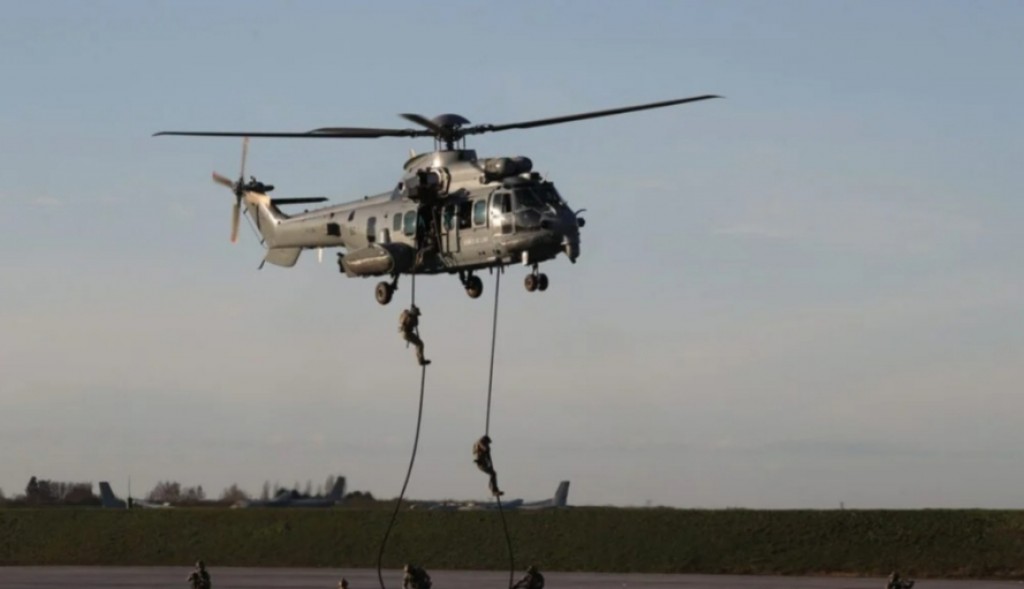 Fransgai ufahddhaa askaree helicopter gathumuge biya contract eh UAE in uvaalaifi