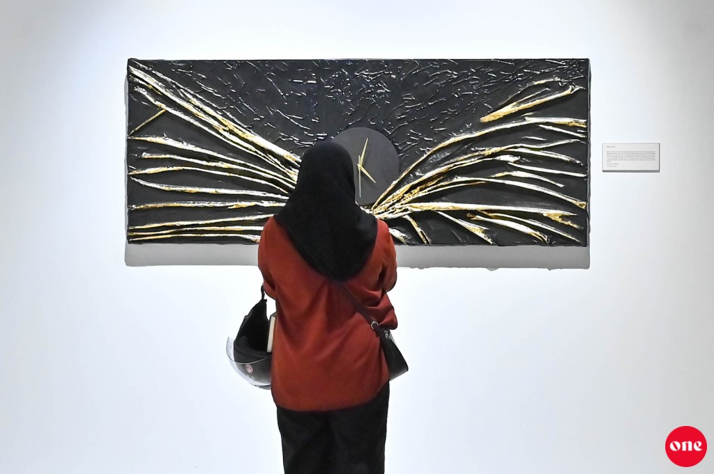 ONE photo: 100 Solo Exhibition