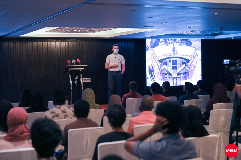 Raajjeygai beyvvi EAS Barcelona Aviation School ge open day ah bodu tharuheebeh