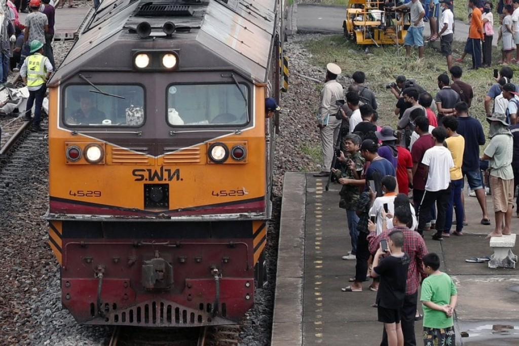 Thailand gai rail accident eh hingai 8 meehun maruvejje
