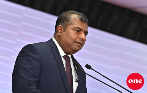 Dhivehi bahaai gaumiyyathuge musheerakah kureege minister Adam Naseer