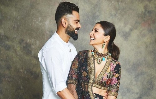 Anushka aai Virat Alibaug gai Cricket pitch eh alhanee