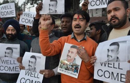 Indian Wing Commander captured by Pakistan returned to India