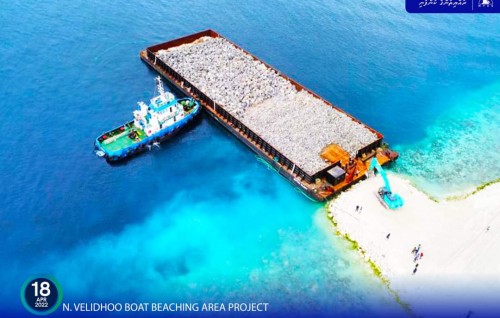 Velidhoo dhoani ehelaa sarahahdhu hedhumah beynunvaa bodu hilaige furathama shipment site ah gengossfi