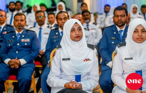 Customs ah 26 muvazzafun hoadhanee
