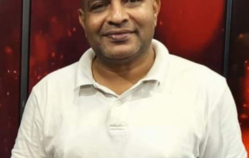Adhuge dhuniye aai beyrukulhivaruge mashhooru noosveriyaa Imad Latheef ONE ah
