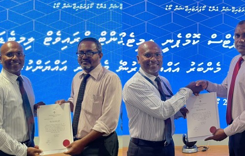 Addu airport aai Kahdhoo airport ge board ah beyfulhaku ayyan koffi